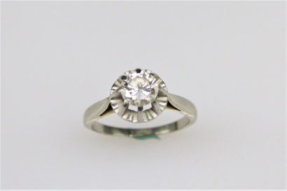 null Platinum and 18K (750) white gold ring set with a round brilliant-cut diamond....