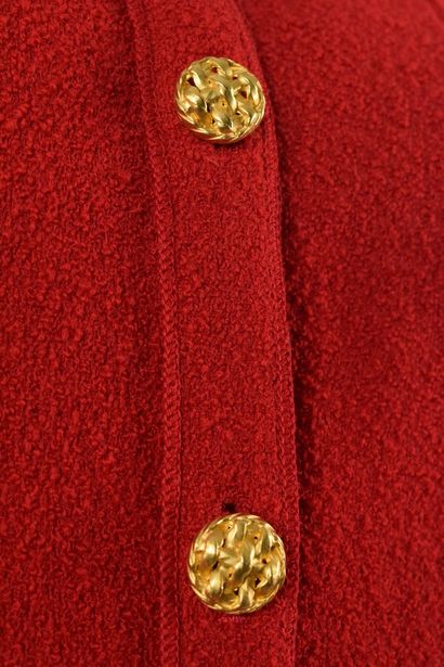 null CHANEL Boutique
Fall/Winter 1992

Long jacket in red wool bouclette, single...