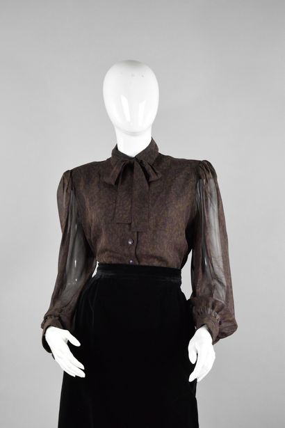 null JEAN LOUIS SCHERRER

Silk blouse in various shades of brown moiré, tied at the...