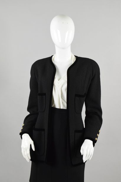 null CHANEL Boutique

Circa 1990

Black embossed tweed jacket with black velvet trim,...
