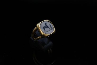 null HERMES PARIS

Ring in gilded metal with the effigy of the brand.

On the reverse...