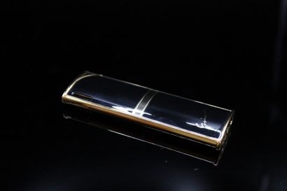 null GIVENCHY 
Circa 1980

Lighter in gilded metal and black lacquer. 
With original...