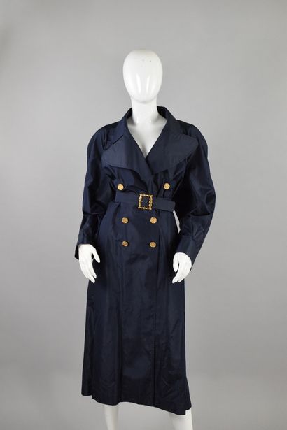 null CHANEL Boutique

Lightweight midnight blue waterproof trench coat, double breasted,...