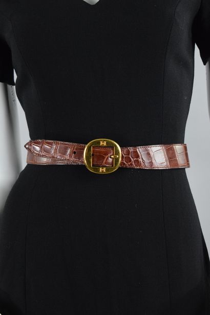 null HERMES PARIS 
1995

Belt in tobacco crocodile with golden buckle signed with...