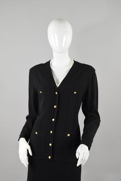 null CHANEL 
Cruise Collection 1991

Thick fluid jacket/blouse in black crepe, V-neckline,...