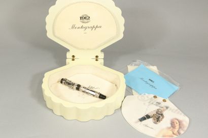 null MONTEGRAPPA

Silver and mother-of-pearl fountain pen featuring a nude Venus...