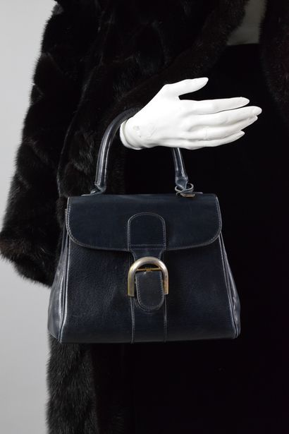 null DELVAUX 
Circa 1970

Bag model "Brillant" PM in blue leather box with golden...
