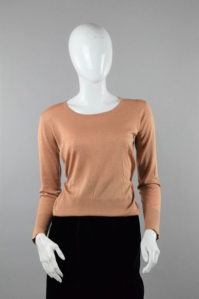 null TED LAPIDUS Haute Couture
Circa 1980

Nude fluid knit sweater with round neck.
Slight...