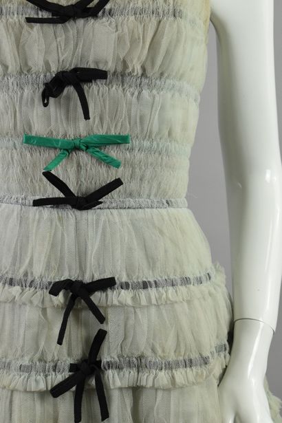 null PIERRE BALMAIN Haute Couture
Circa 1950

Importante robe du soir longue en tulle...