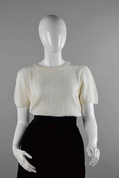 null COURREGES

Circa late 1970

Short-sleeved top in white mesh, round neck. 

Size...