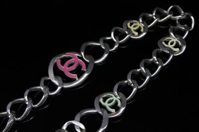 null CHANEL 

Necklace/belt prototype in metal with colored enamelled CC importats....