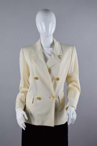null YVES SAINT LAURENT Variation 
Spring/Summer 1993

Cream double-breasted jacket...