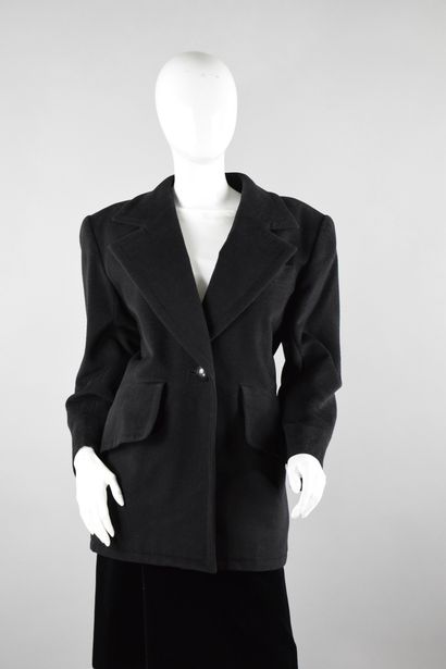 null SAINT LAURENT Left Bank 
Fall/Winter 1987

Important short coat in black wool,...