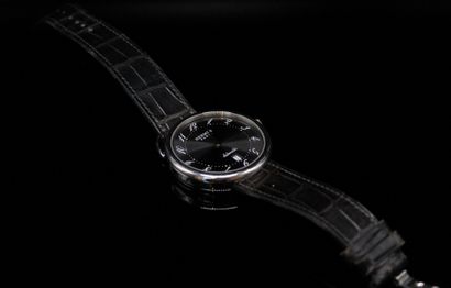 null HERMES PARIS 

Montre-bracelet d'homme en acier modèle "Arceau", le mouvement...
