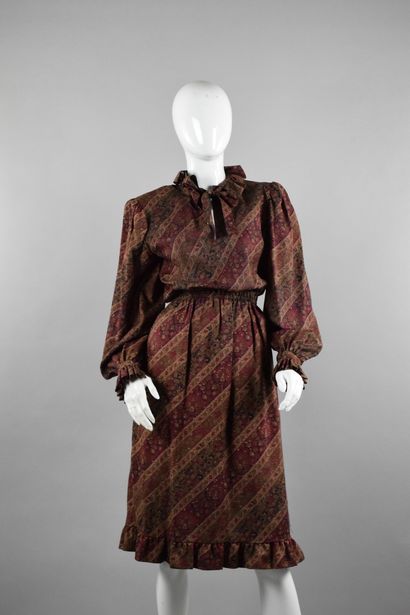 null JEAN LOUIS SCHERRER 

Dress with floral pattern in red, brown and beige tones....