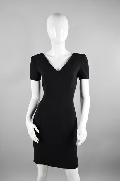 null CHRISTIAN DIOR 

Little black dress with V-neck and large cutout in the back.
Zipped...