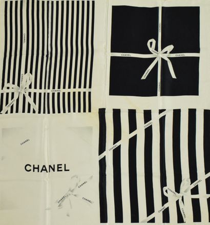 null CHANEL 

Off-white silk square decorated with geometric patterns and CHANEL...