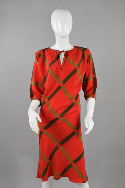 null TED LAPIDUS Haute Couture Boutique
Circa late 1970

Mid-length straight dress...