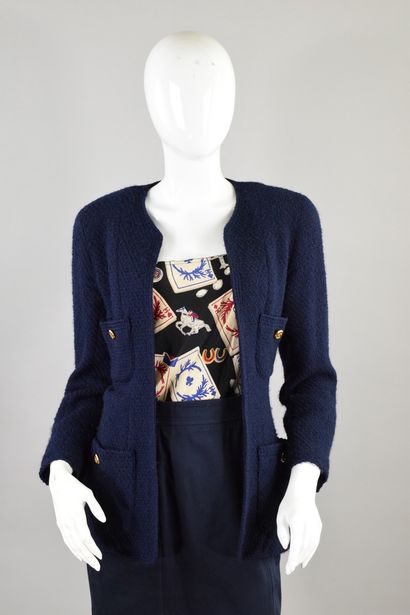 null CHANEL Boutique
1995 Probably Fall/Winter

Navy blue wool jacket with hook and...