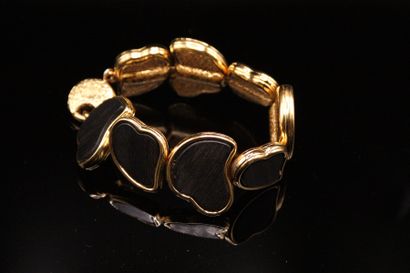 null YVES SAINT LAURENT
Circa late 1980

Rare bracelet in gilded metal alternated...