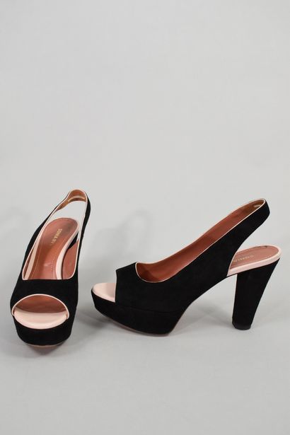 null SONIA RYKIEL 

Pair of black velvet and pink powdered leather pumps. 
With box....