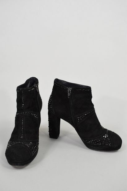 null SONIA RYKIEL 

Pair of black suede ankle boots with heels, partially covered...