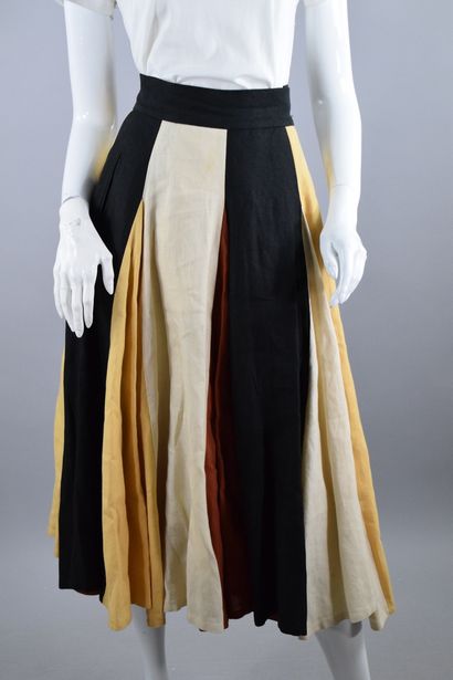 null HERMES PARIS 
Circa fin 1970

Rare jupe longue à godets en lin multicolore beige,...