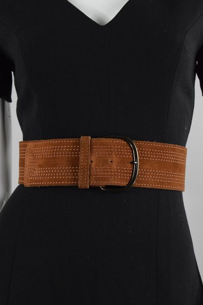 null YVES SAINT LAURENT 

Important brown suede belt with stitched lines. 

Length...
