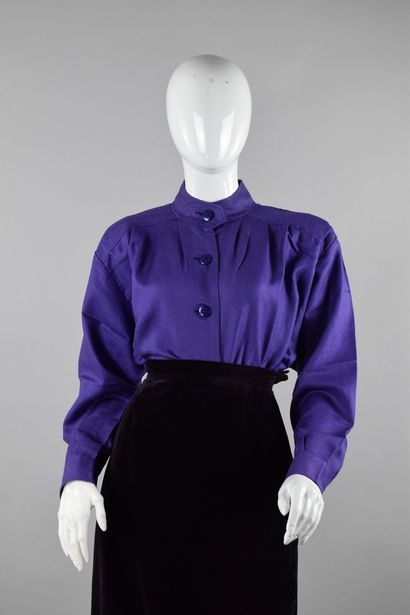 null YVES SAINT LAURENT Left Bank 
Fall/Winter 1989

Straight collar blouse with...