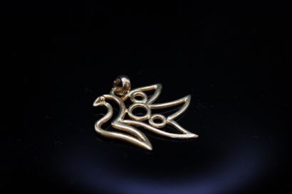 null ZOLOTAS

18k (750) yellow gold pendant featuring a dove, year 2000 (?) 
Signed....
