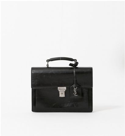 null SAINT LAURENT By Hedi Slimane

High School" textured black leather satchel,...