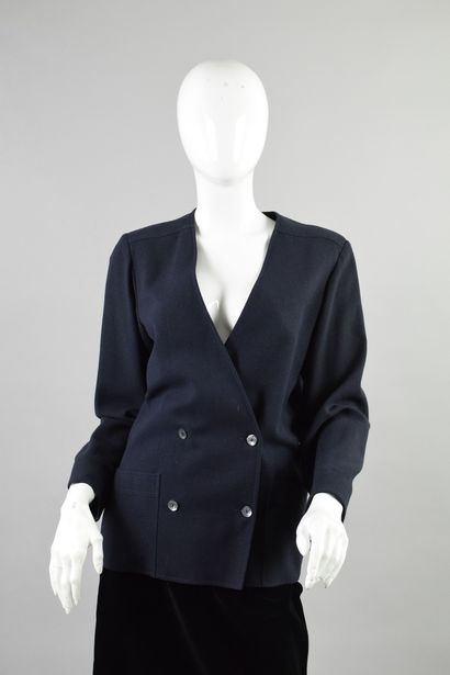 null CHANEL 

Double-breasted jacket with four pearly buttons, straight collar, long...