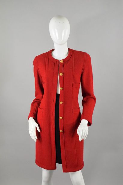 null CHANEL Boutique
Fall/Winter 1992

Long jacket in red wool bouclette, single...