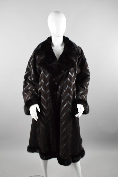 null CHRISTIAN DIOR Fur Boutique
Circa 1980

Rare long coat in chocolate mink with...