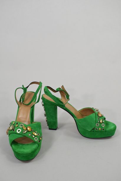 null SONIA RYKIEL 

Pair of heeled sandals in green suede decorated with imitation...