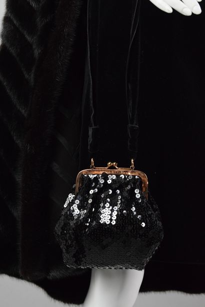 null SONIA RYKIEL 

Evening bag in black velvet and fabric embroidered with black...