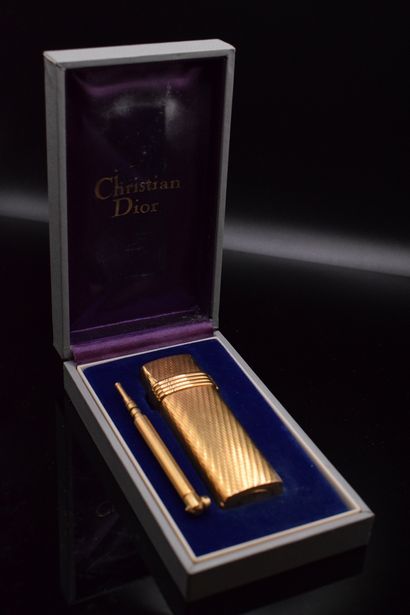 null CHRISTIAN DIOR 

Lighter gold plated textured, signed at the bottom, with its...