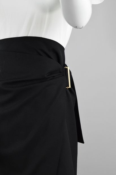 null YVES SAINT LAURENT Left Bank

Black asymmetrical wrap skirt, gold closure jewelry....