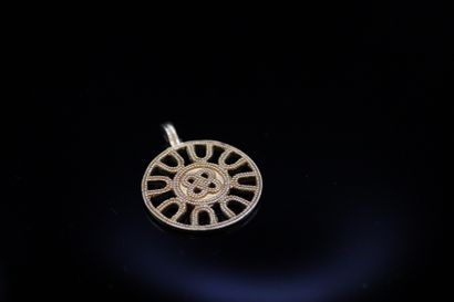 null AC ZOLOTAS (In the taste of)

Openwork pendant in 18k (750) yellow gold (TO...