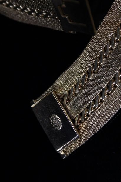 null CHRISTIAN DIOR
1962 

Très rare collier ruban en métal doré à diverses mailles...