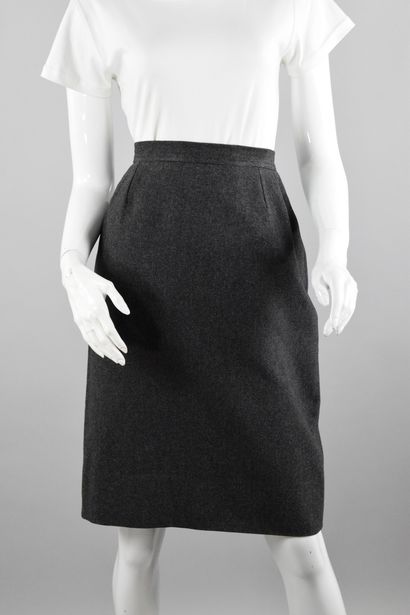 null SAINT LAURENT Left Bank 
Circa 1980

Straight skirt in dark grey wool. 
Wear,...