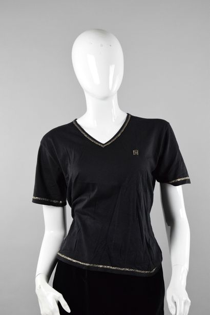 null TED LAPIDUS Knitwear
Circa 1980

Rare black V-neck T-shirt embroidered with...