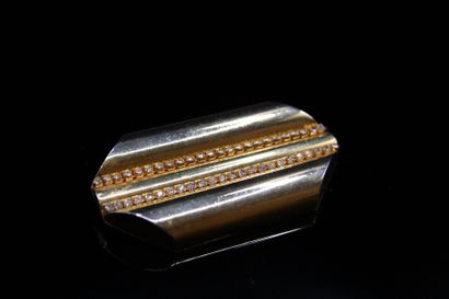 null LANVIN
Circa 1980

Important brooch in gilded metal. 

Length : 7 cm