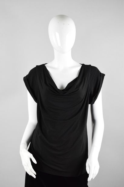 null MAX MARA STUDIO 

Black fluid top with short sleeves. 

Size: L approx.