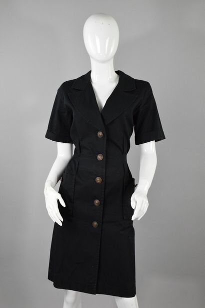 null YVES SAINT LAURENT Variation

Robe mi-longue en coton noir manches courtes,...