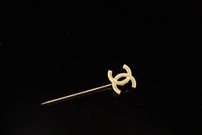 null CHANEL

Gold-plated metal pin
Signed on the back.

Length : 4,5 cm
