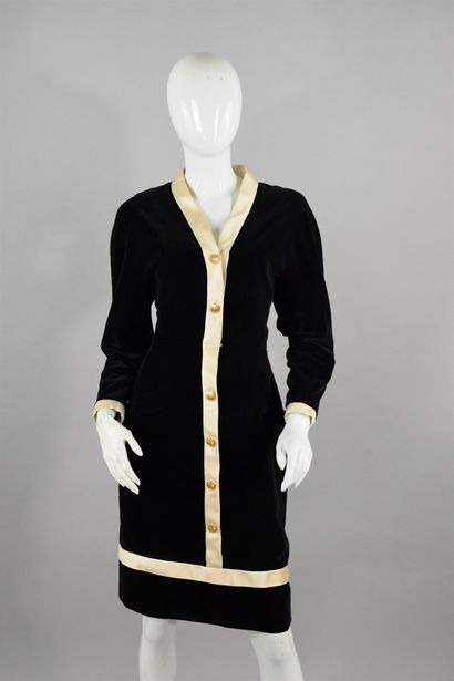 null CHANEL Boutique
Circa 1985

Black velvet mid-length dress with white satin trim,...