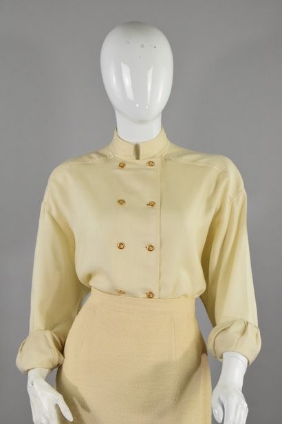 null CHANEL 
Circa end of 1980

Cream silk twill blouse, Mao collar, long sleeves....