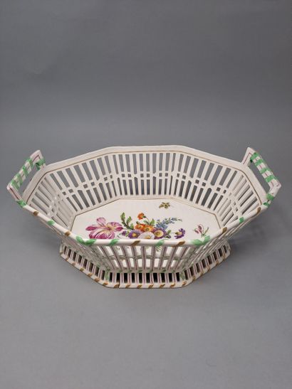 BERLIN, 19th century
Octagonal openwork basket...