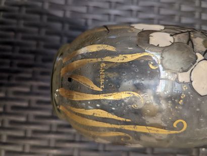 null DELVAUX PARIS, Atelier G. NEILZ
Vase de forme ovoïde en verre bullé à décor...